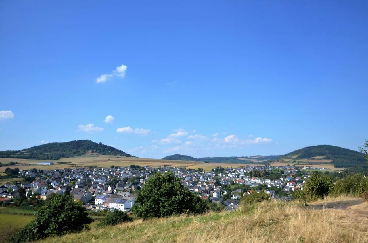 Gaestehaus Am Hochsimmer Ettringen  Buitenkant foto