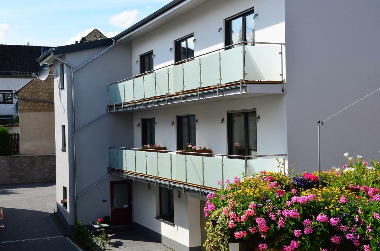 Gaestehaus Am Hochsimmer Ettringen  Buitenkant foto