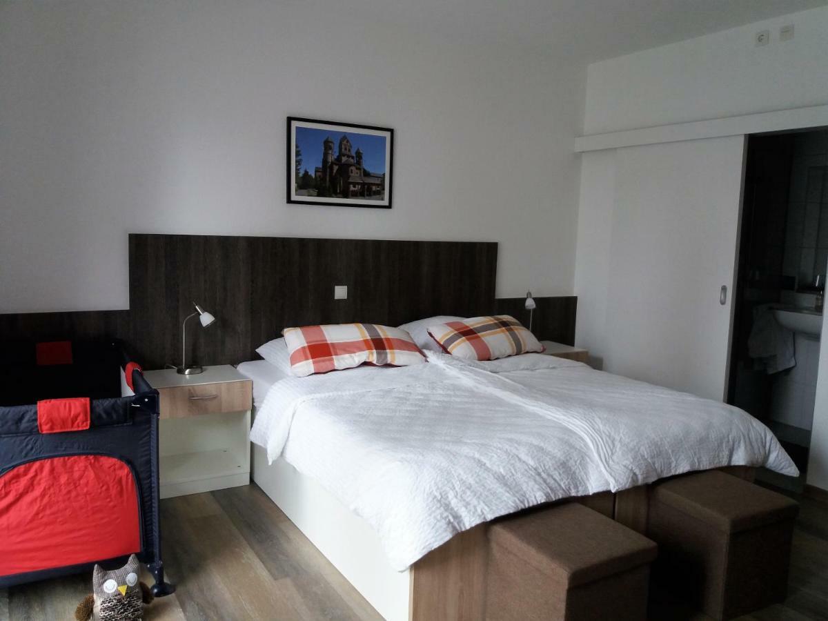 Gaestehaus Am Hochsimmer Ettringen  Buitenkant foto